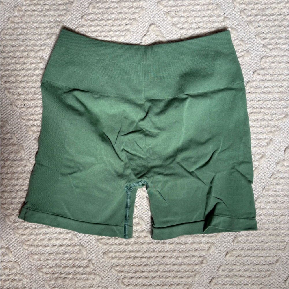 Alphalete Amplify Short 4.5” in Jade